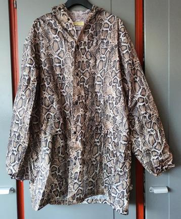 Slangenprint Regenjas Maat M Little Diva – Beige & Bruin  beschikbaar voor biedingen
