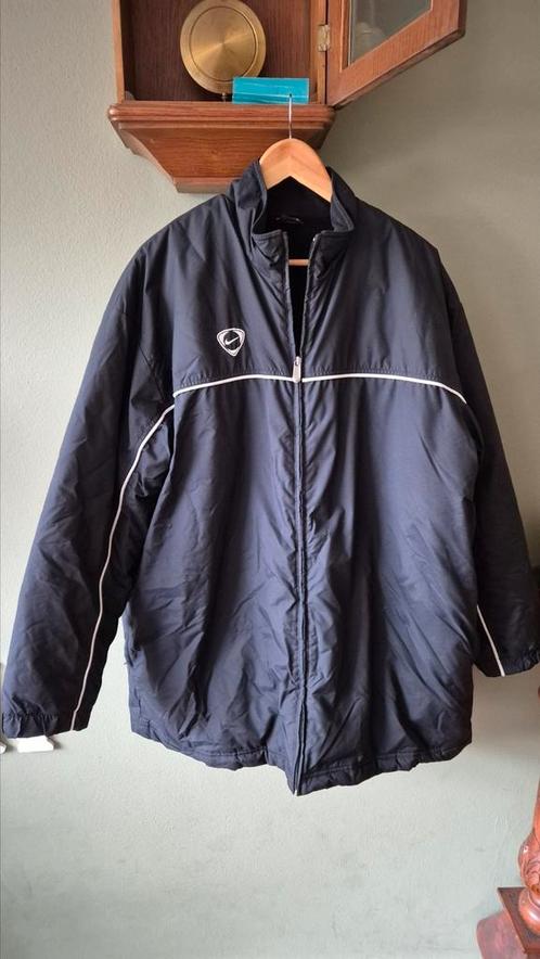 Zgan staat Knvb Nike jas zwart mt XL lekker warm, Kleding | Heren, Jassen | Winter, Zo goed als nieuw, Maat 56/58 (XL), Zwart
