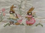 Brocante wit handwerk tafelkleedje pasen / haasjes. Katoen, Ophalen, Gebruikt, Rechthoek, Binnen