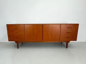Vintage dressoir McIntosh beschikbaar voor biedingen