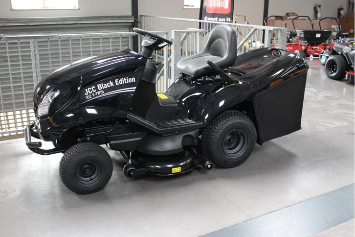 JCC aanbieding: Zitmaaier JCC black edition Vtwin!!, Tuin en Terras, Zitmaaiers, Nieuw, Elektrische starter, Mulchfunctie, Opvangbak