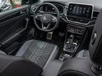 Volkswagen T-Roc 1.5 TSI R-Line PANO 19 INCH IQ LIGHT CAMERA, Auto's, Volkswagen, 1258 kg, 4 cilinders, 150 pk, Zwart