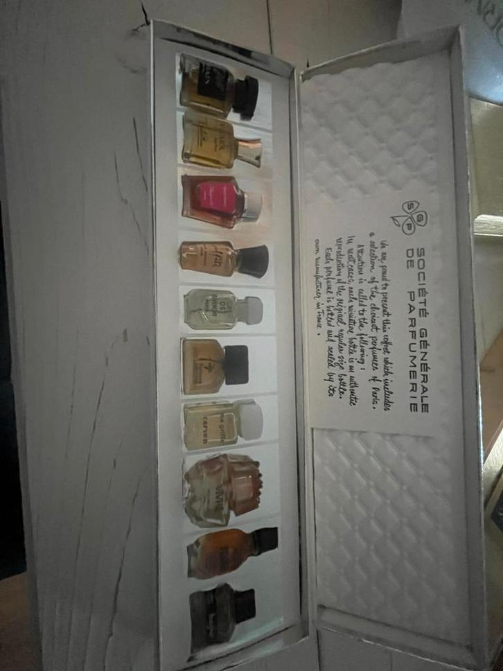 Les Meilleurs Parfums de Paris Miniatuur Set, Verzamelen, Overige Verzamelen, Zo goed als nieuw, Ophalen