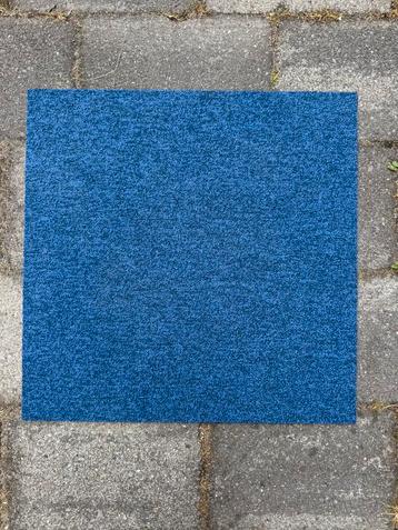 Tapijttegels - blauw - 50x50- 215 m2 beschikbaar voor biedingen