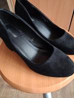 Spiksplinternieuwe zwart suède hakken,  maat 39, Kleding | Dames, Schoenen, Ophalen of Verzenden, Nieuw, Zwart