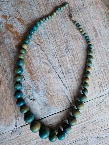 Vintage ketting beschikbaar voor biedingen