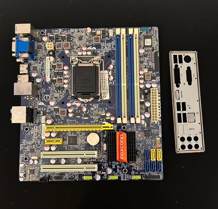 Moederbord - Foxconn H67M-S, Computers en Software, Moederborden, Zo goed als nieuw, Intel, DDR3, Ophalen of Verzenden