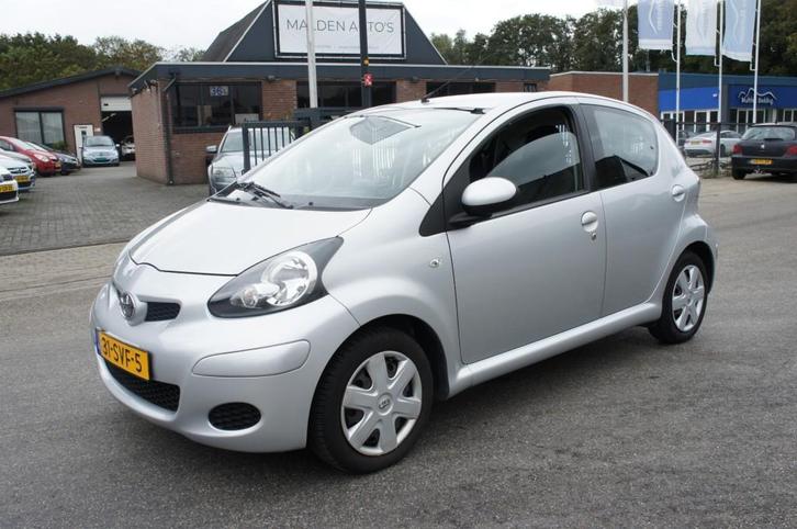 Toyota AYGO 1.0-12V COMFORT NAV. TREKHAAK/AIRCO KEURIGE STAA, Auto's, Toyota, Bedrijf, Aygo, ABS, Airbags, Airconditioning, Bluetooth