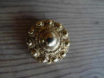Oude grote broche Zeeuwse knop beschikbaar voor biedingen
