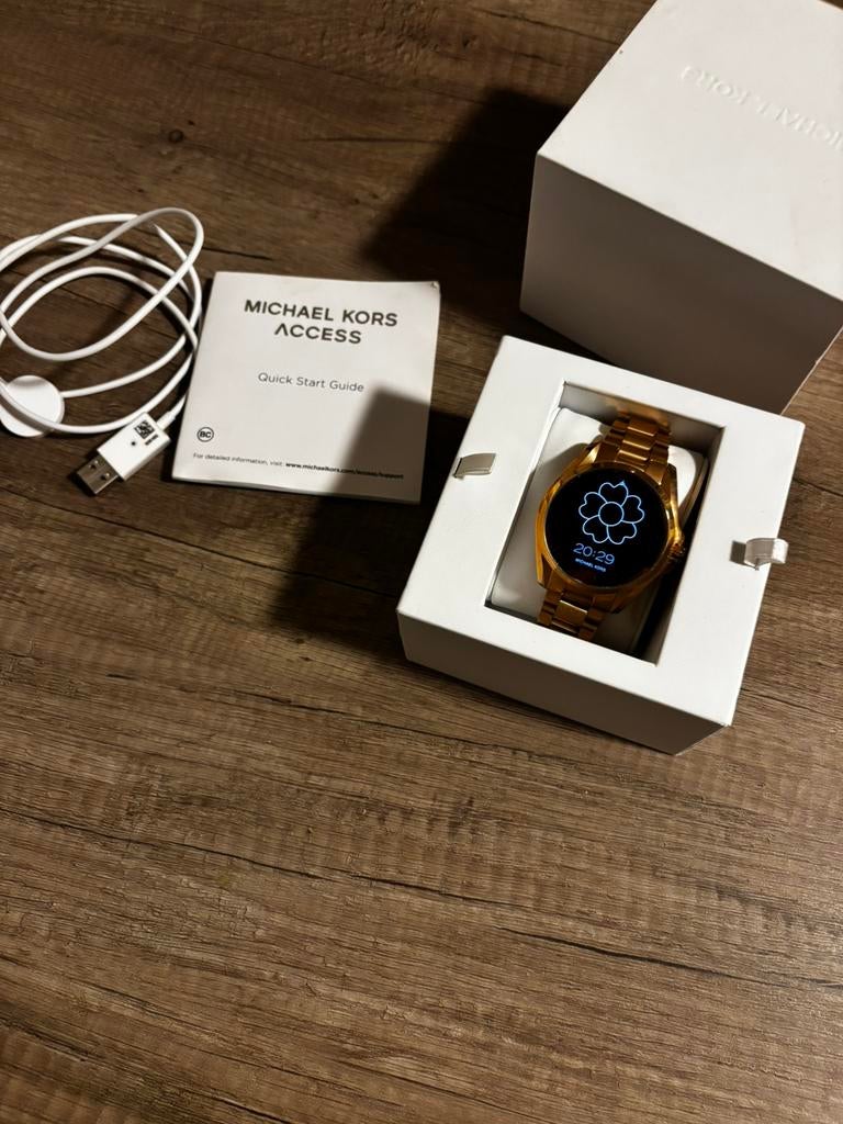 Michael Kors smartwatch, Sieraden, Tassen en Uiterlijk, Smartwatches, Ophalen, GPS, Zo goed als nieuw, Roze