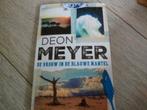 De vrouw in de blauwe mantel - Deon Meyer, Boeken, Thrillers, Ophalen of Verzenden, Zo goed als nieuw