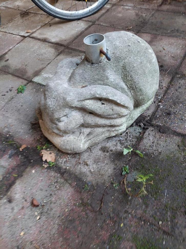 Betonnen Konijn met Parasolvoet, Tuin en Terras, Tuinbeelden, Ophalen