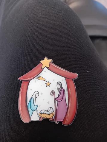 Mini kerststal acryl 4,5 x 4,5 cm beschikbaar voor biedingen