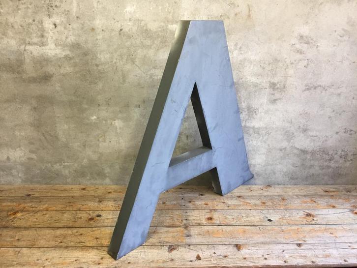 Grote metalen letter | gevelletter | reclameletter | 75 cm, Huis en Inrichting, Woonaccessoires | Wanddecoraties, Gebruikt, Ophalen of Verzenden