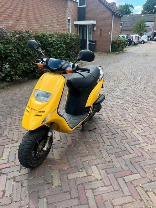Piaggio typhoon op a1 kenteken, Fietsen en Brommers, Scooters | Piaggio, Zo goed als nieuw, Tweetakt, Ophalen