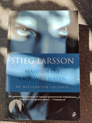 Stieg Larsson - Mannen die vrouwen haten beschikbaar voor biedingen