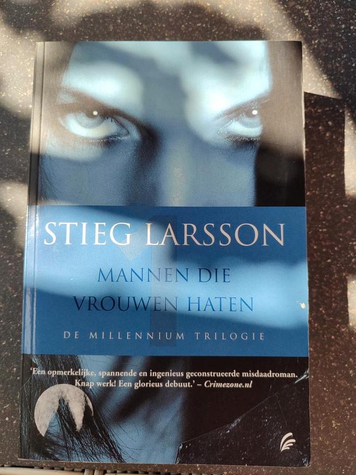Stieg Larsson - Mannen die vrouwen haten, Boeken, Thrillers, Zo goed als nieuw, Scandinavië, Ophalen of Verzenden