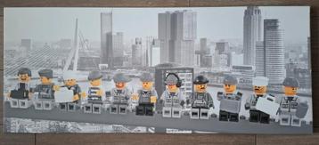 Schilderij Lunch atop a skyscraper Lego edition - Rotterdam beschikbaar voor biedingen