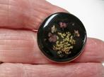 Vintage Broche oud model met ingelegde mini droog bloemetjes, Verzenden, Overige materialen, Broche