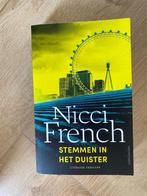 Stemmen in het duister / Nicci French, Boeken, Thrillers, Ophalen of Verzenden, Zo goed als nieuw, Nicci French