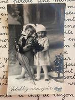 1912 Gelukkig Nieuwjaar - meisjes maretak slee paraplu (II), Ophalen of Verzenden, Voor 1920, Gelopen, Feest(dag)