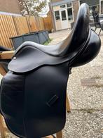 Symbion dressuurzadel 17,5 inch zwart leer, Dieren en Toebehoren, Paarden en Pony's | Zadels, Ophalen, Dressuur