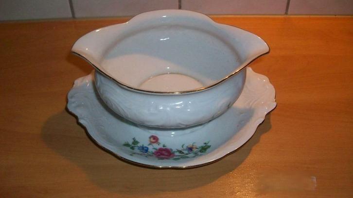 Brocante sauskom met roosjes, Huis en Inrichting, Keuken | Servies, Zo goed als nieuw, Kom(men), Overige stijlen, Aardewerk, Ophalen of Verzenden