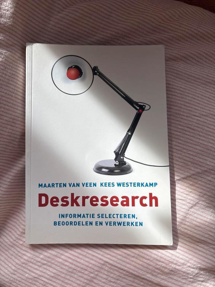 Deskresearch - Maarten van Veen, Kees Westerkamp, Boeken, Studieboeken en Cursussen, Zo goed als nieuw, HBO, Ophalen of Verzenden