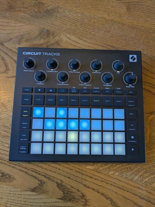 Novation Cirquit Tracks, Muziek en Instrumenten, Synthesizers, Zo goed als nieuw, Overige aantallen, Novation, Met midi-aansluiting