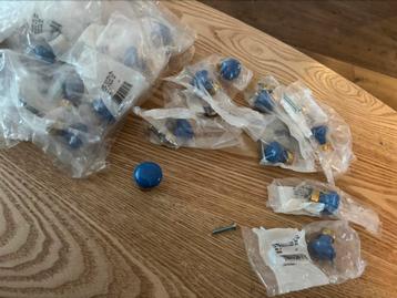 Blauwe meubelknoppen met messing detail – nieuw beschikbaar voor biedingen