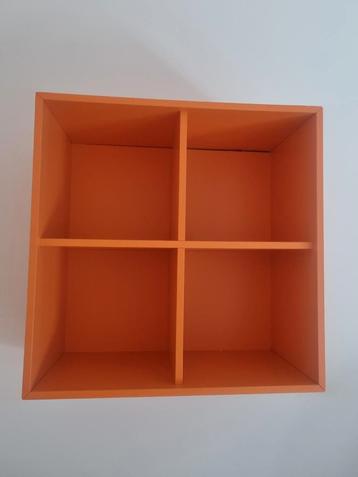 Oranje Boekenkast - Gratis! beschikbaar voor biedingen