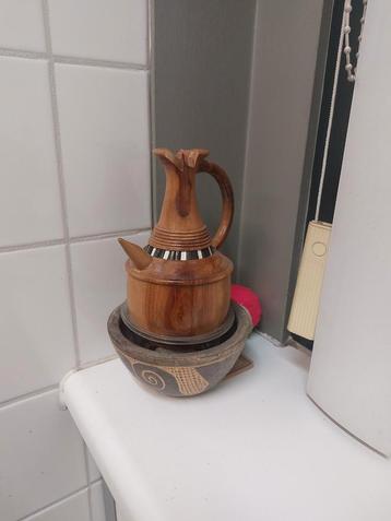 Houten Kan met Kom beschikbaar voor biedingen