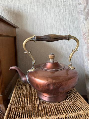 Antieke Koperen Ketel met Bronzen Accenten beschikbaar voor biedingen