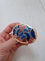 Goudkleurige cloisonne broche met vlinders, Sieraden, Tassen en Uiterlijk, Broches, Overige materialen, 4 tot 7 cm, Ophalen of Verzenden