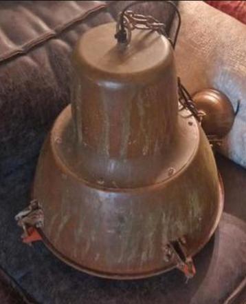 Grote industriële lamp  beschikbaar voor biedingen