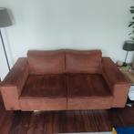 Cognac kleurige 2-zits bank met strakke naden, Huis en Inrichting, Ophalen, Gebruikt, 150 tot 200 cm, Tweepersoons
