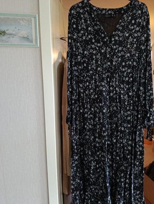 Jurk, Kleding | Dames, Jurken, Gedragen, Maat 42/44 (L), Zwart, Onder de knie, Ophalen of Verzenden