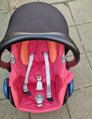 Maxi cosi autostoel + base nog in goede staat. beschikbaar voor biedingen