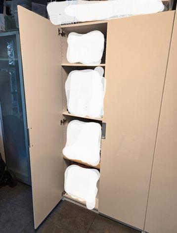Pax Fardal deur wit(1x), legplanken wit en hanggedeeltes  beschikbaar voor biedingen