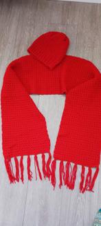 Gehaakte Sjaal met Muts - Rood, Ophalen of Verzenden, Zo goed als nieuw, Sjaal