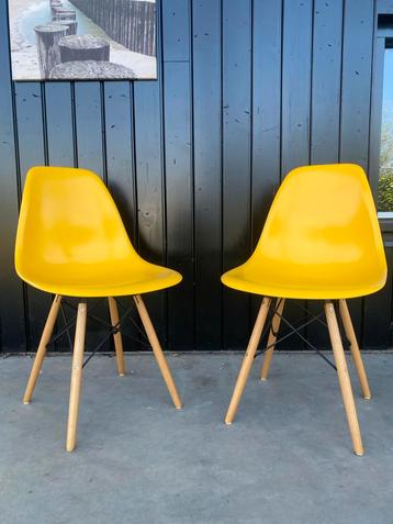 Eames DSW Replica Stoelen - Set van Twee beschikbaar voor biedingen