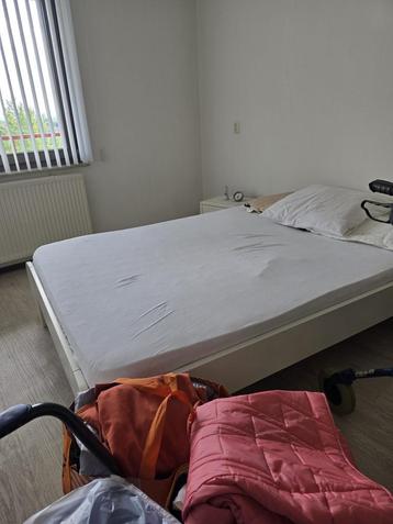 Slaapkamer wit bed compleet dressoir ladekast beschikbaar voor biedingen