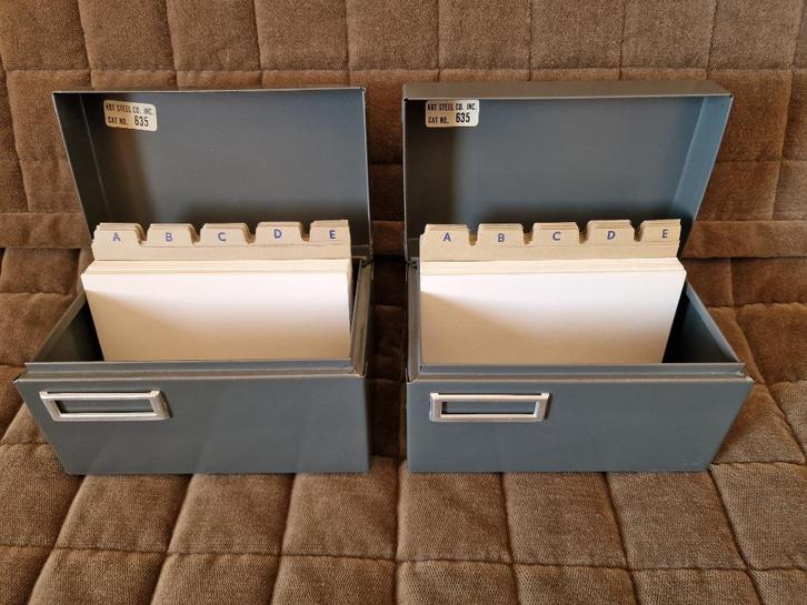 Kaartenbakjes (2) mini - metaal. Incl. indexkaarten. Vintage, Diversen, Bureau-accessoires, Zo goed als nieuw, Ophalen of Verzenden