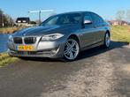 BMW 5-Serie 3.0I 523 AUT2010 Grijs COMPLEET met alle opties!, Auto's, BMW, Achterwielaandrijving, Beige, 2000 kg, 2996 cc