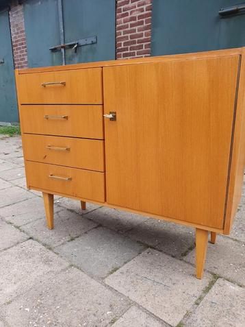 Vintage kastje teak/fineer  beschikbaar voor biedingen
