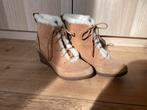 Ugg enkellaarsjes 39, Ophalen of Verzenden, Zo goed als nieuw, Jongetje of Meisje, Laarsjes