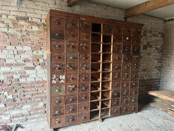 Authentieke Apothekerskast/Ladenkast beschikbaar voor biedingen