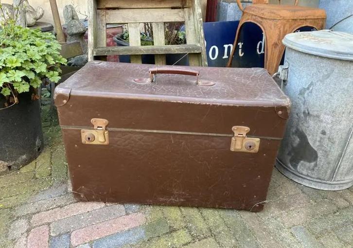 Grote doorleefde vintage koffer, Antiek en Kunst, Curiosa en Brocante, Ophalen of Verzenden
