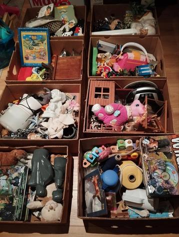Meer als 8 dozen rommelmarkt spullen! beschikbaar voor biedingen