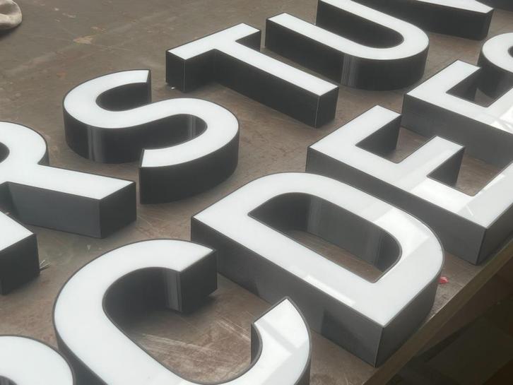 Doosletters, lichtletters, LEDletters, Verzamelen, Merken en Reclamevoorwerpen, Nieuw, Reclamebord, Ophalen